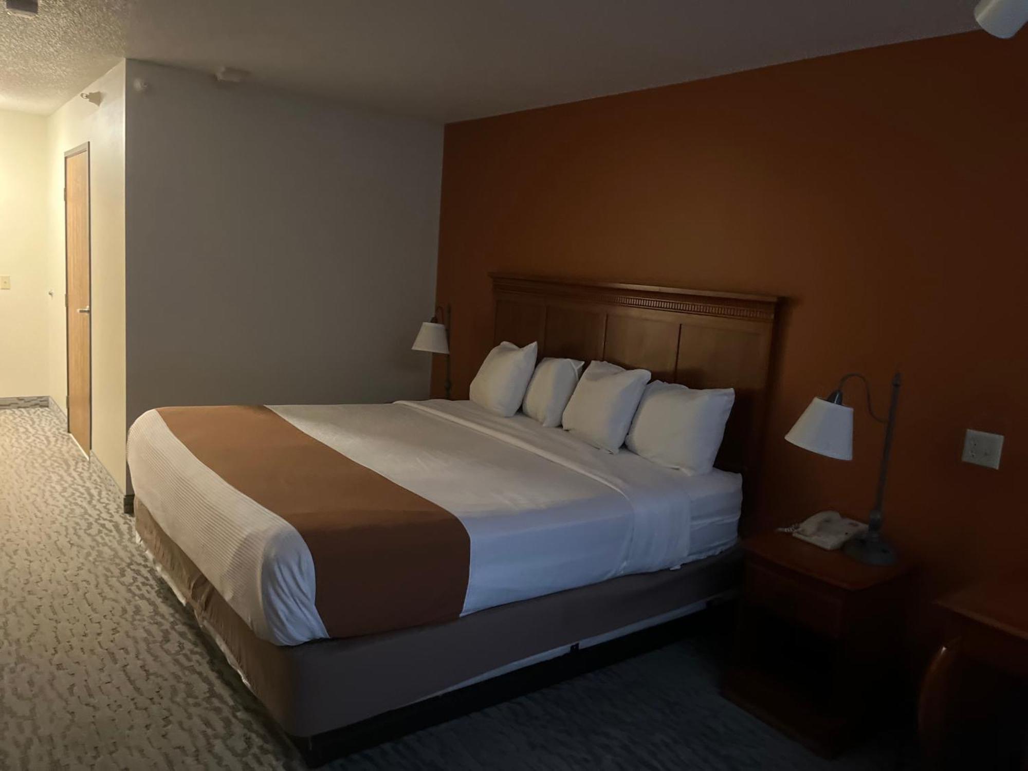 Regency Inn & Suites Anoka Exterior photo