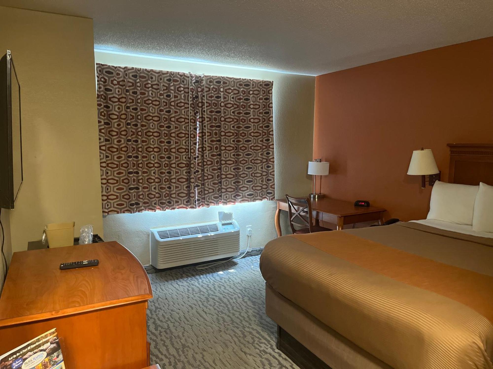 Regency Inn & Suites Anoka Exterior photo