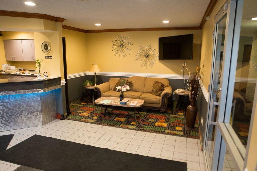 Regency Inn & Suites Anoka Exterior photo